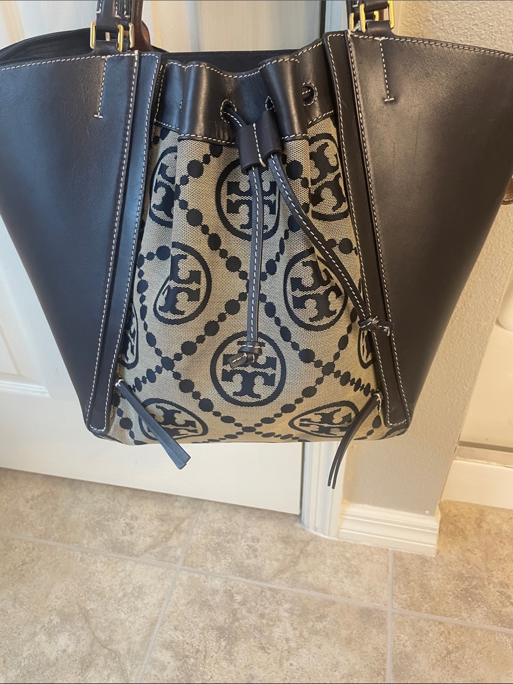 Tory Burch T Monogram Dragonfly Shoulder bag - Picture 4 of 16